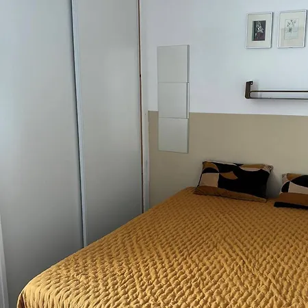 70 M² En Centre-ville, 2 Chambres, Cuisine Equipee, Wifi, Non Fumeur, Animaux Non Admis. - Fr-1-465-111 *