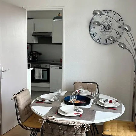 70 M² En Centre-ville, 2 Chambres, Cuisine Equipee, Wifi, Non Fumeur, Animaux Non Admis. - Fr-1-465-111 Merville-Franceville-Plage
