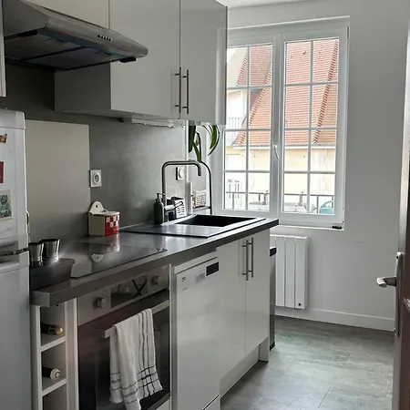 Lumineux Avec 2 Au Coeur De Merville-franceville - Fr-1-465-111