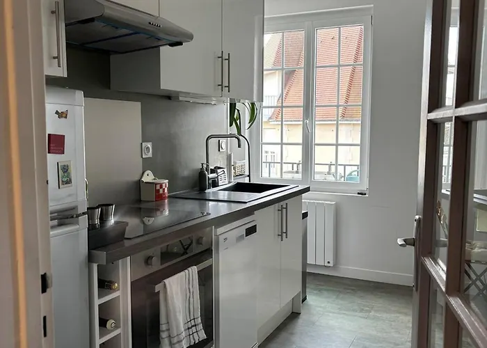 Lumineux Avec 2 Au Coeur De Merville-franceville - Fr-1-465-111